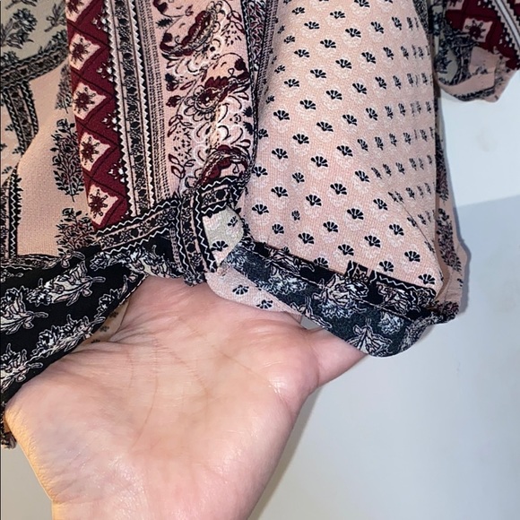 Dressbarn Top with Twist in Front - Picture 2 of 3